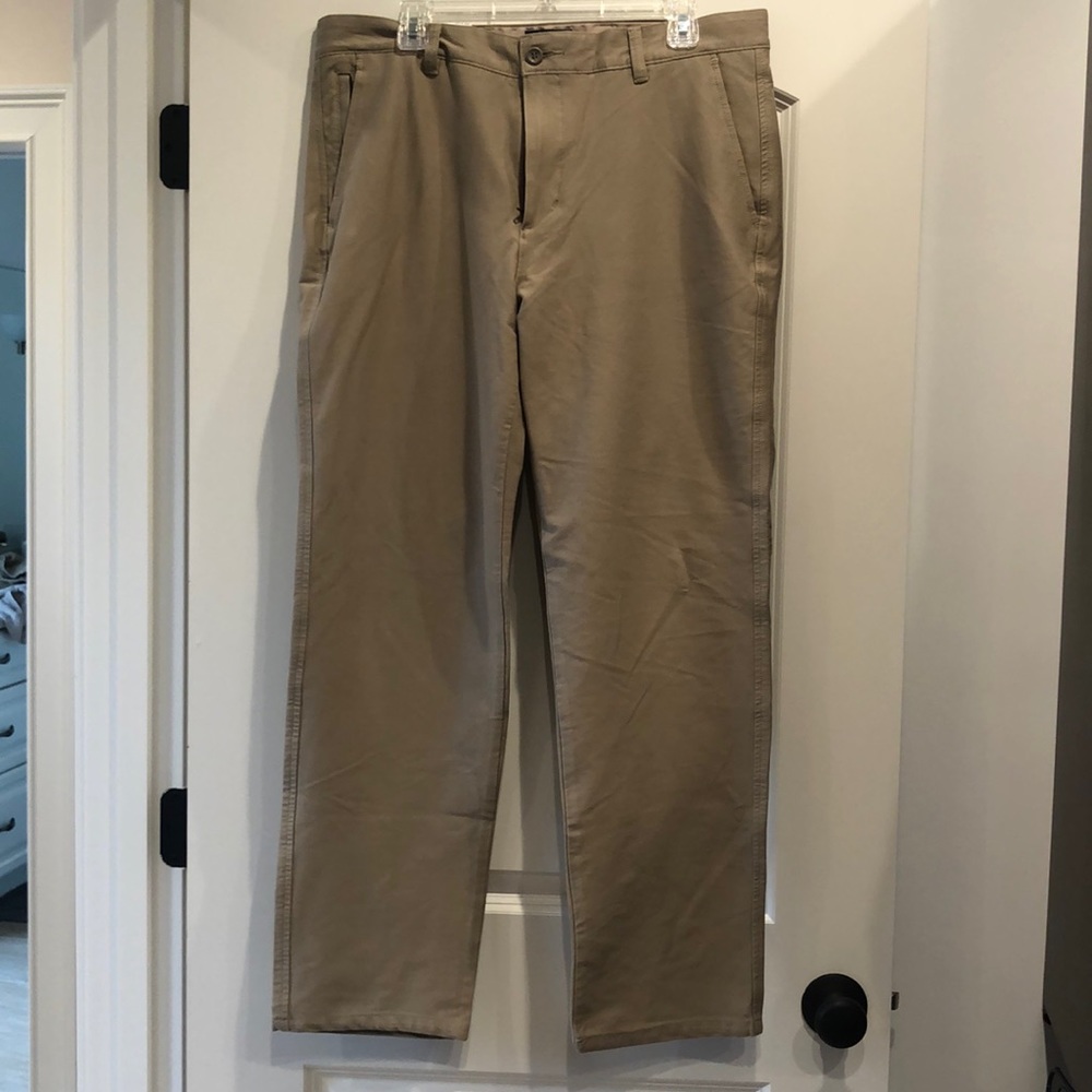 Men’s Dockers straight fit, size 34 x 32.
